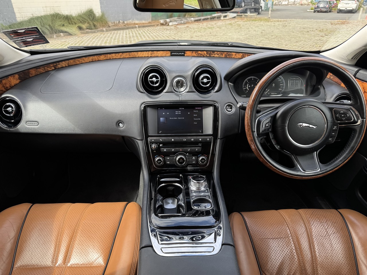 2016 Jaguar XJ
