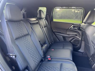 2024 Mitsubishi Outlander - Thumbnail