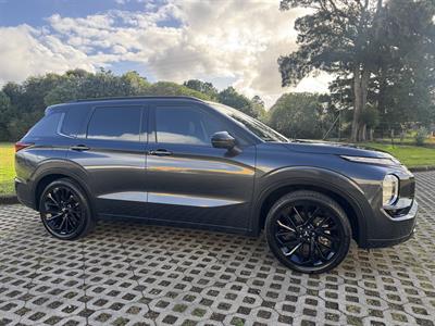 2024 Mitsubishi Outlander - Thumbnail