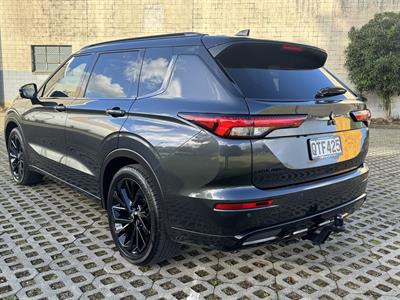 2024 Mitsubishi Outlander - Thumbnail