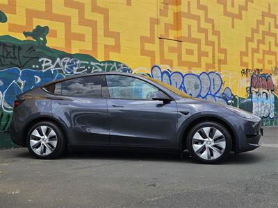 2022 Tesla Model Y - Thumbnail