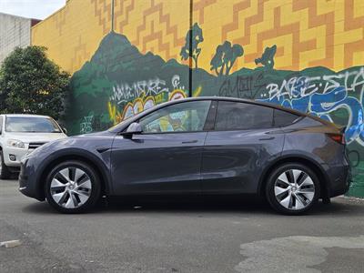 2022 Tesla Model Y - Thumbnail