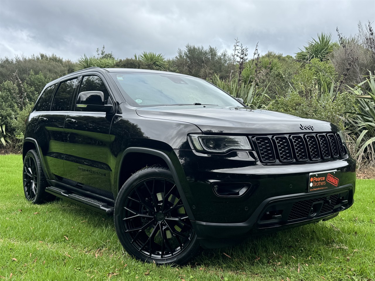 2017 Jeep GRAND CHEROKEE
