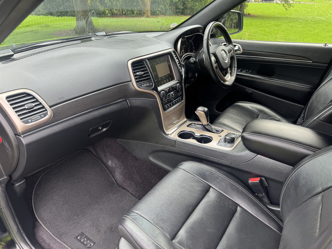 2017 Jeep GRAND CHEROKEE