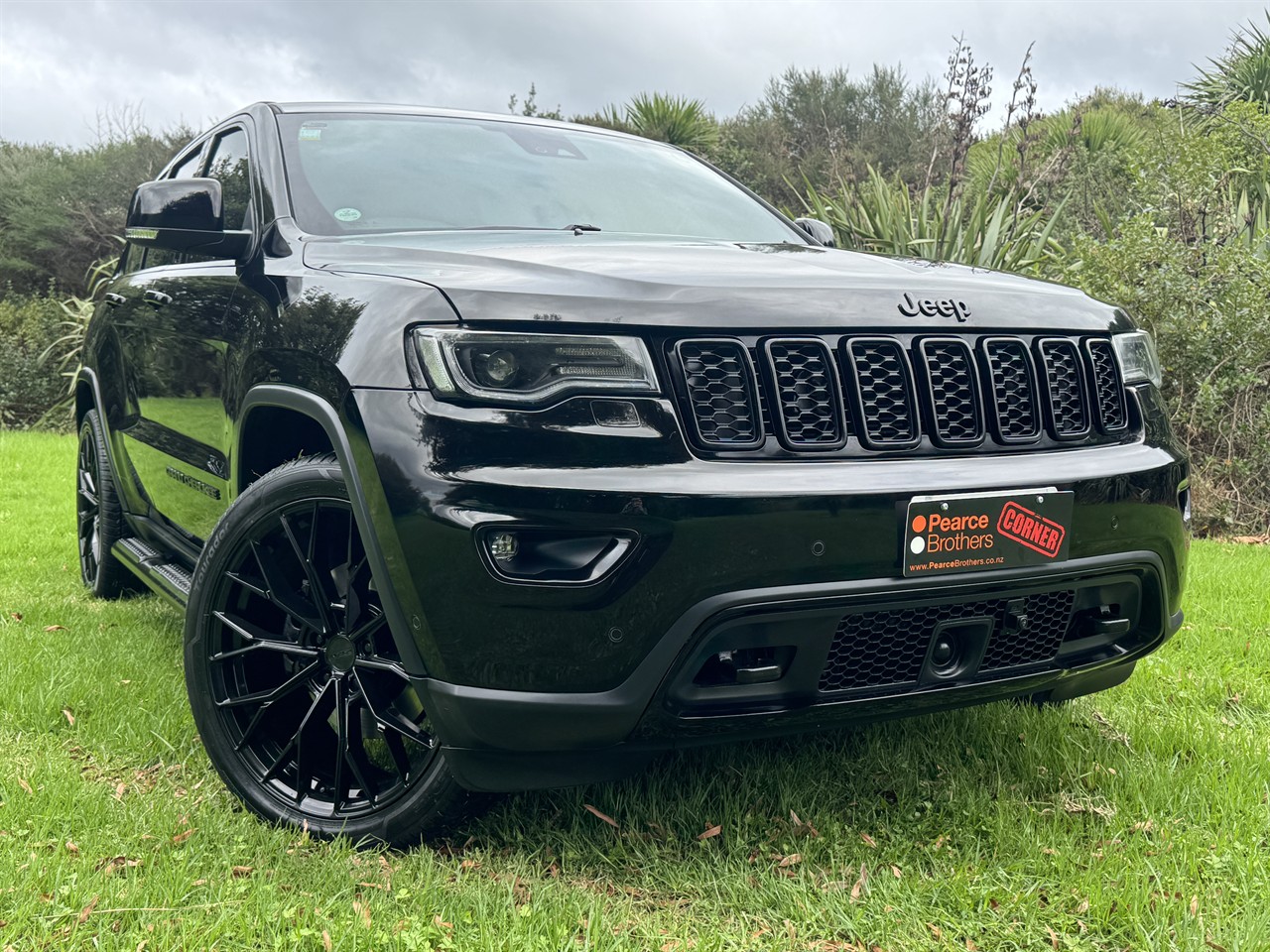 2017 Jeep GRAND CHEROKEE