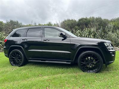 2017 Jeep GRAND CHEROKEE - Thumbnail