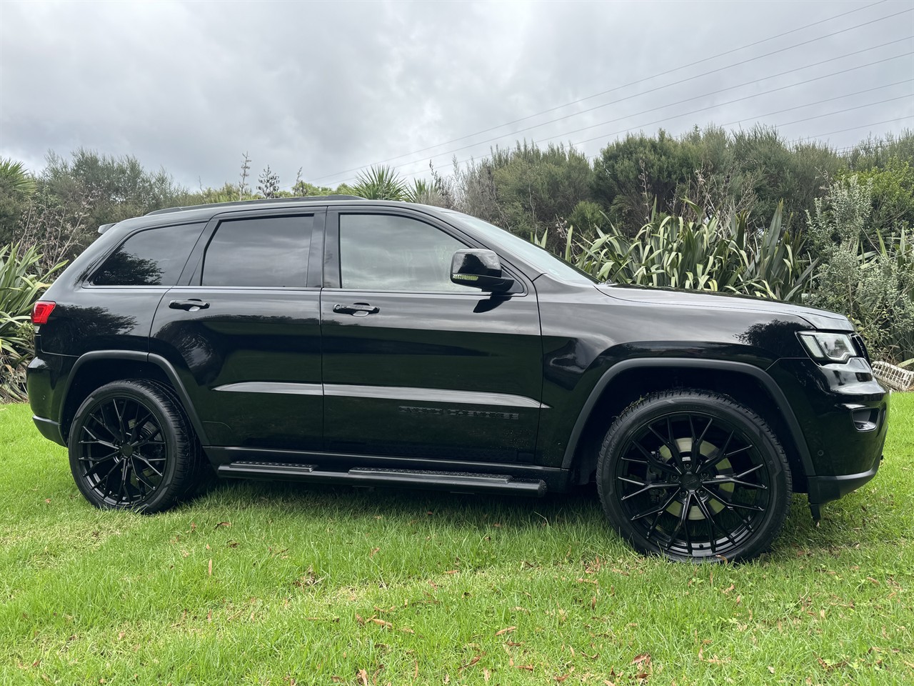 2017 Jeep GRAND CHEROKEE