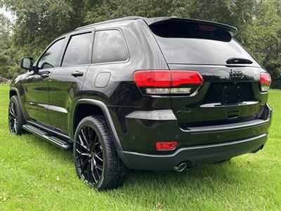 2017 Jeep GRAND CHEROKEE - Thumbnail