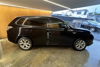 2015 Mitsubishi Outlander - Thumbnail