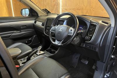 2015 Mitsubishi Outlander - Thumbnail