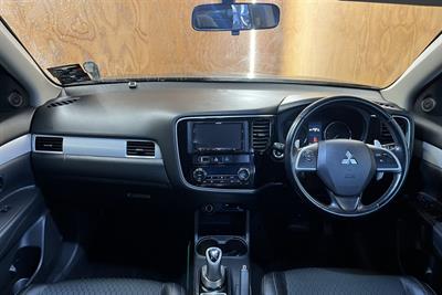 2015 Mitsubishi Outlander - Thumbnail
