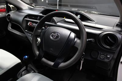 2016 Toyota Aqua - Thumbnail