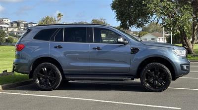2017 Ford Everest - Thumbnail