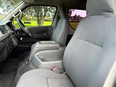 2009 Toyota Hiace - Thumbnail
