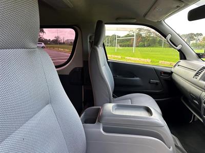 2009 Toyota Hiace - Thumbnail