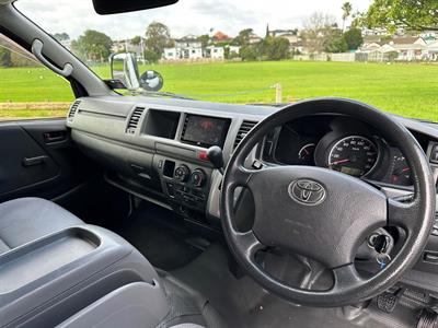 2009 Toyota Hiace - Thumbnail