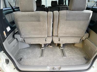 2004 Toyota Alphard - Thumbnail