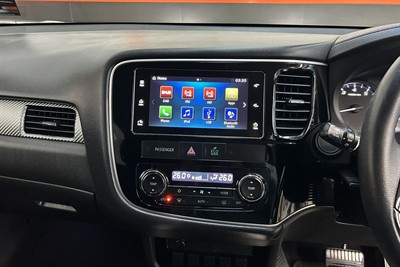 2017 Mitsubishi Outlander - Thumbnail