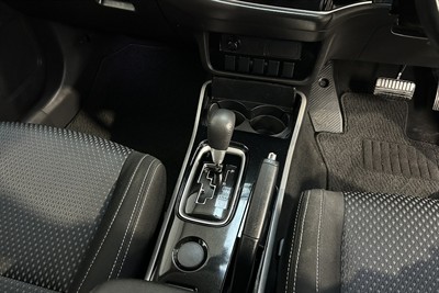 2017 Mitsubishi Outlander - Thumbnail