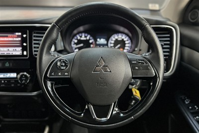 2017 Mitsubishi Outlander - Thumbnail