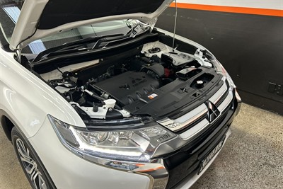 2017 Mitsubishi Outlander - Thumbnail
