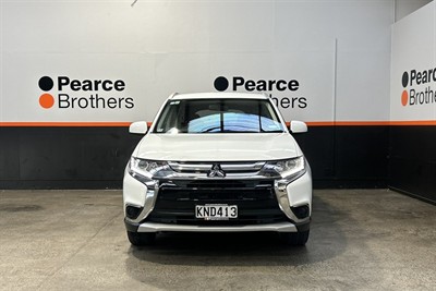 2017 Mitsubishi Outlander - Thumbnail