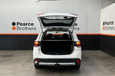 2017 Mitsubishi Outlander - Thumbnail