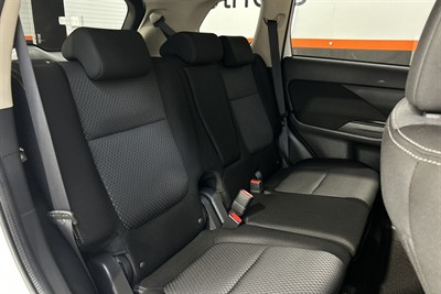 2017 Mitsubishi Outlander - Thumbnail