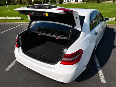 2009 Mercedes-Benz E 550 - Thumbnail