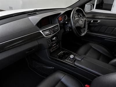 2009 Mercedes-Benz E 550 - Thumbnail