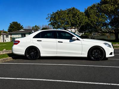 2009 Mercedes-Benz E 550 - Thumbnail