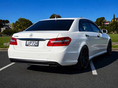 2009 Mercedes-Benz E 550 - Thumbnail