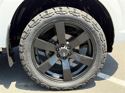 2020 Nissan Navara - Thumbnail