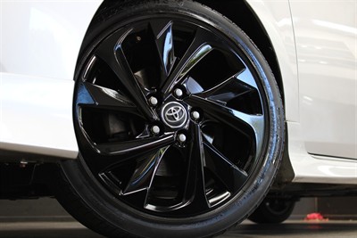 2017 Toyota Corolla - Thumbnail