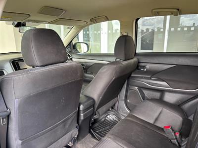 2016 Mitsubishi Outlander - Thumbnail