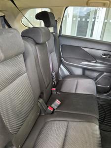 2016 Mitsubishi Outlander - Thumbnail