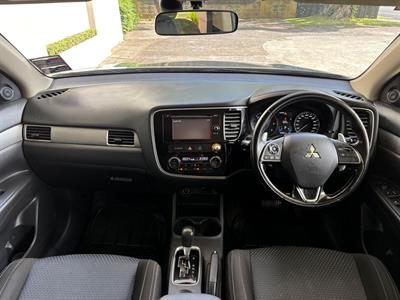 2016 Mitsubishi Outlander - Thumbnail