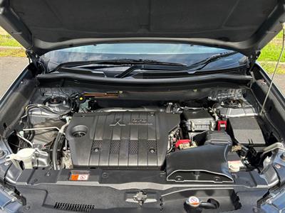 2016 Mitsubishi Outlander - Thumbnail