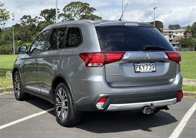 2016 Mitsubishi Outlander - Thumbnail