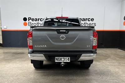 2021 Nissan Navara - Thumbnail