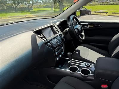 2019 Nissan Pathfinder - Thumbnail