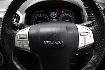 2021 Isuzu Mu-X - Thumbnail