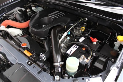 2021 Isuzu Mu-X - Thumbnail