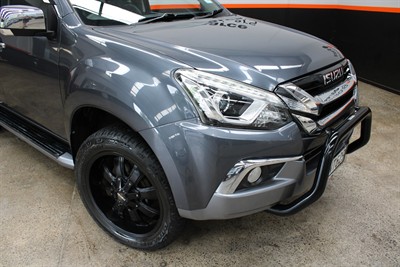 2021 Isuzu Mu-X - Thumbnail