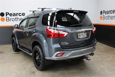 2021 Isuzu Mu-X - Thumbnail