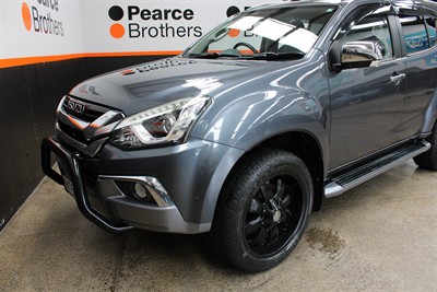 2021 Isuzu Mu-X - Thumbnail