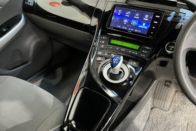 2010 Toyota PRIUS - Thumbnail