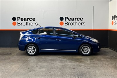 2010 Toyota PRIUS - Thumbnail