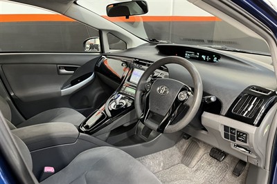 2010 Toyota PRIUS - Thumbnail