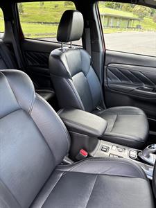 2019 Mitsubishi Outlander - Thumbnail